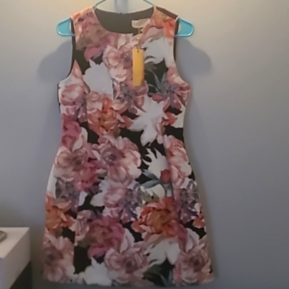 VDP floral dress - Picture 2 of 5